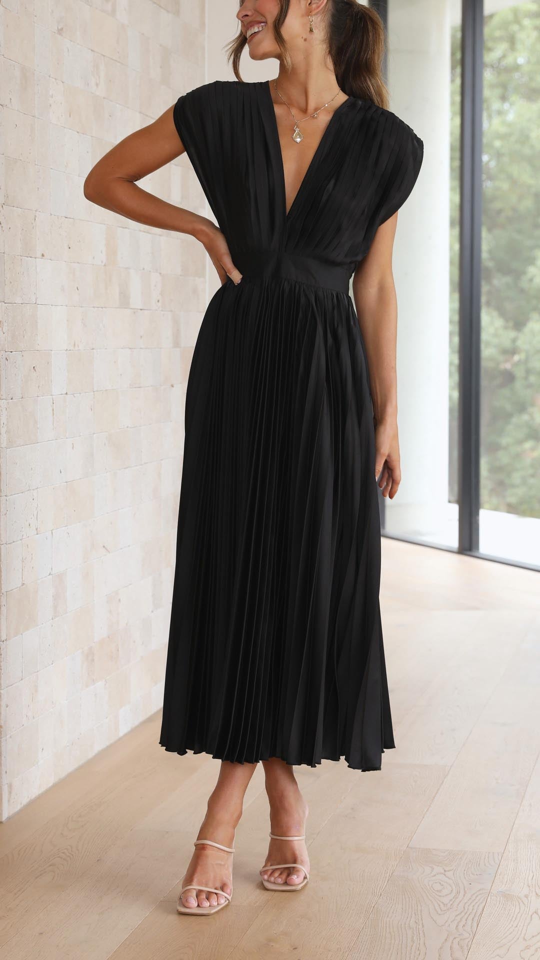 Marianne™ | Elegant Pleated Dress